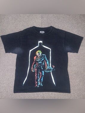 Joker Leaves Arkham T-Shirt Batman Outline Medium DC Comics 2017 Rare Hero Tee